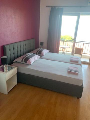 Panorama Sea View Apartment H 오미스 외부 사진